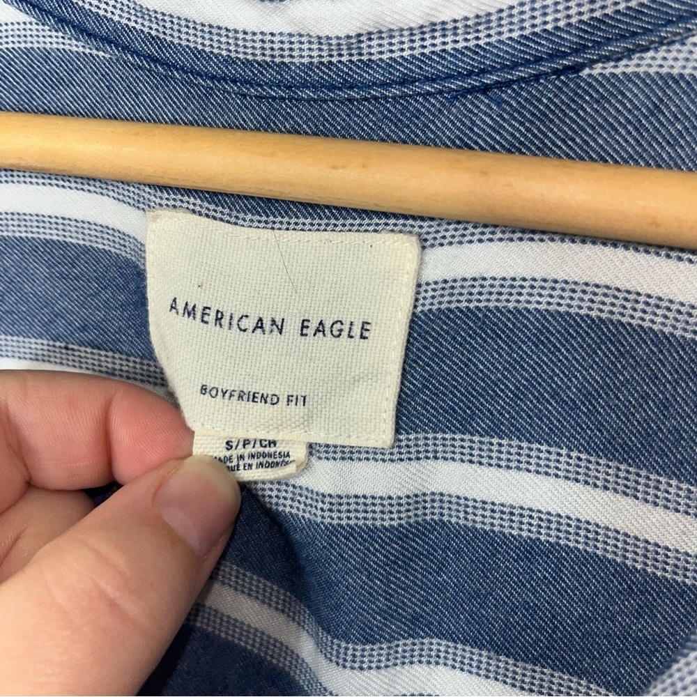American Eagle boyfriend fit Women’s Blue Stone Wash Stripe Button Down - Picture 6 of 6